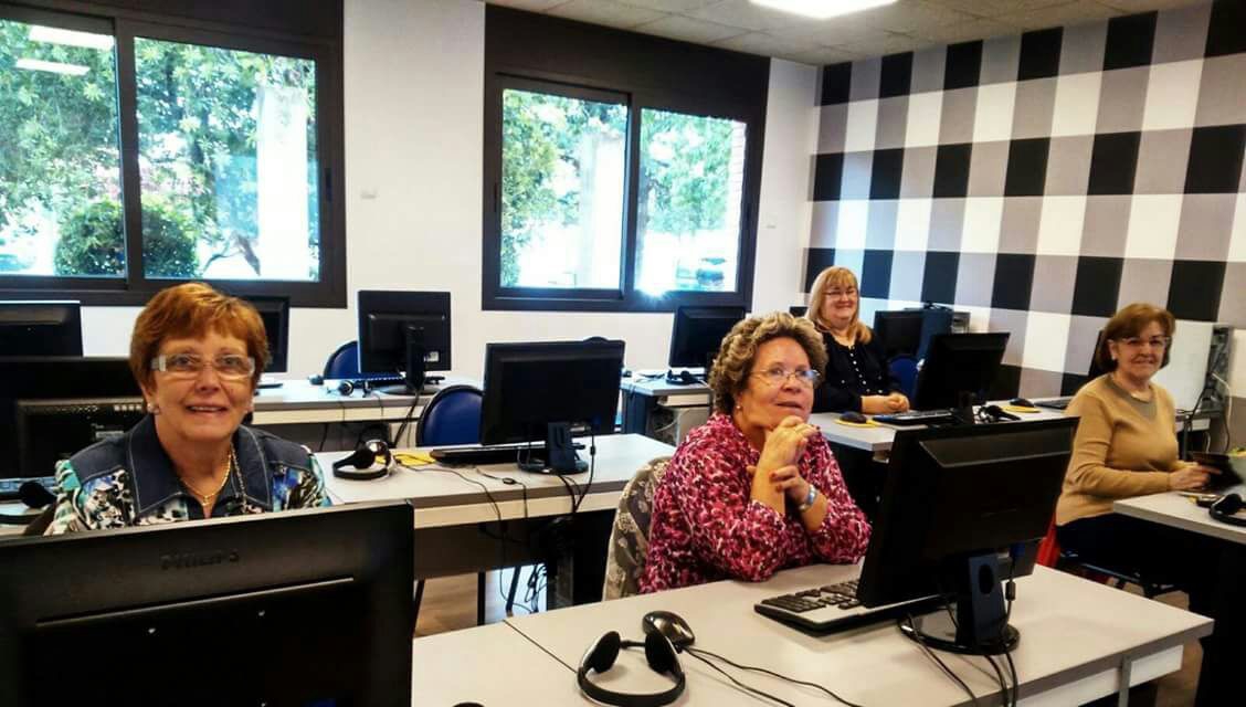 Carmen Sandonis with her colleagues in the computer science course