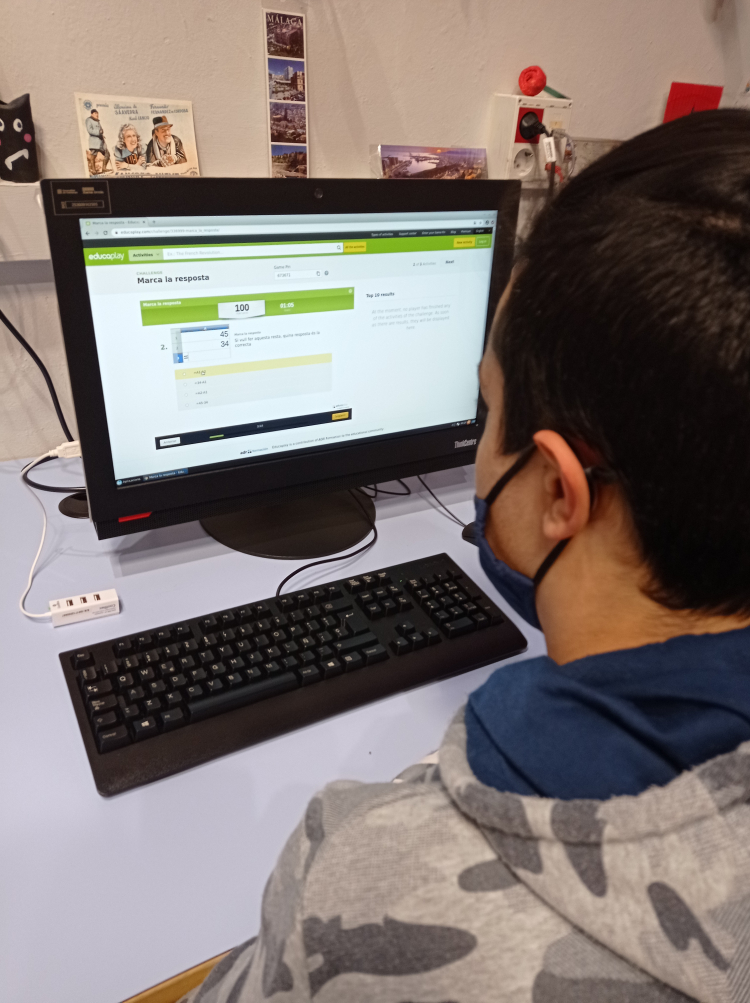 Alumnat de l'Aula Oberta TIC del Punt Òmnia La Seu