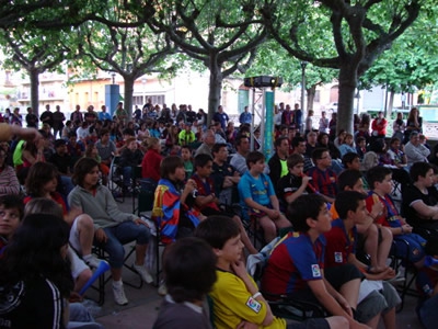 Eufòria culé a la plaça del Mercat de Ribes de Freser