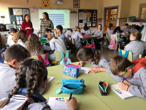 Investigadores de la ETSE i la ETSEQ organitzen i coordinen aquesta iniciativa a Tarragona, en la qual participen 11 escoles i més de 500 alumnes i alumnes Investigadores de la ETSE i la ETSEQ organitzen i coordinen aquesta iniciativa a Tarragona, en la qual participen 11 escoles i més de 500 alumnes i alumnes