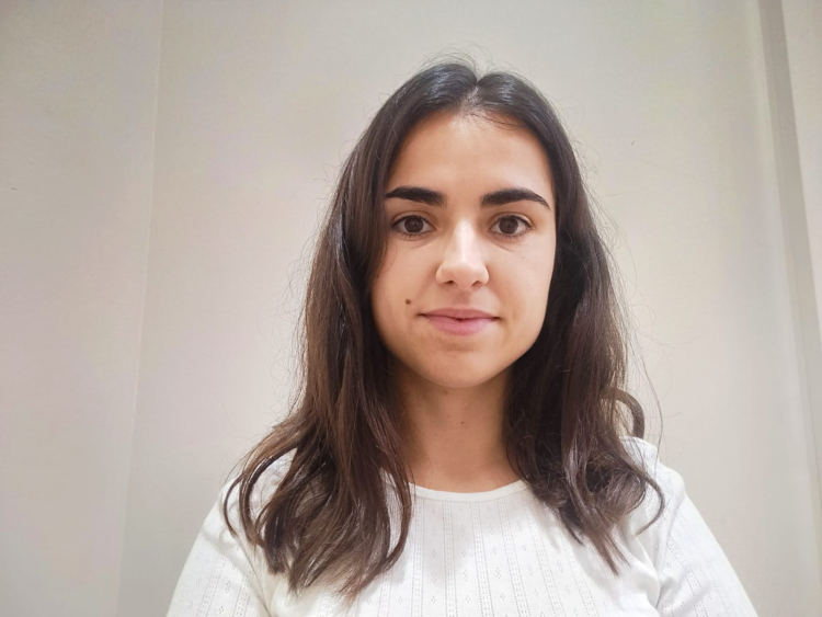 Laura Avià, dinamitzadora del Punt TIC de la Biblioteca Màrius Torres