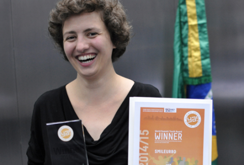SmileUrbo, recollint el World Summit Youth Award. Font: Smilemundo.com