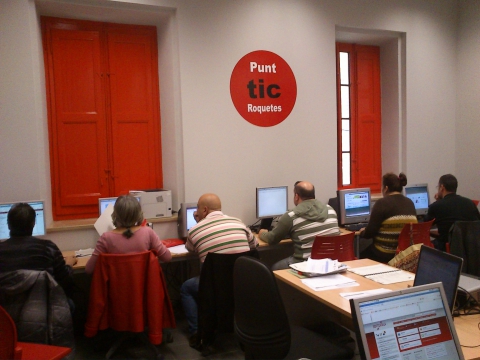 Curs del programa Connecta't al Punt TIC de Roquetes - Casal de Joves