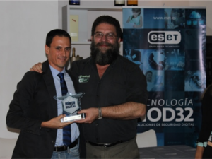 Rodrigo Zardoya, director de la Fundación Dédalo rep el premi Heroi digital institucional Rodrigo Zardoya, director de la Fundación Dédalo rep el premi Heroi digital institucional