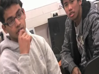 Imatge de dos dels alumnes del PQPI de l'Associació per a Joves TEB Imatge de dos dels alumnes del PQPI de l'Associació per a Joves TEB