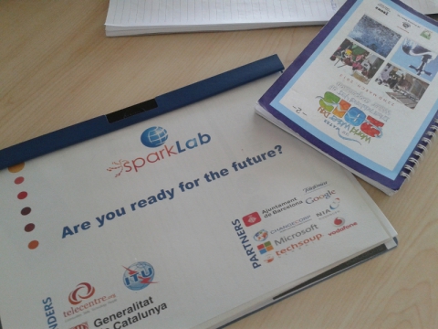 Folletó de l'SparkLab amb la frase "Estàs preparat per al futur?" Folletó de l'SparkLab amb la frase "Estàs preparat per al futur?"