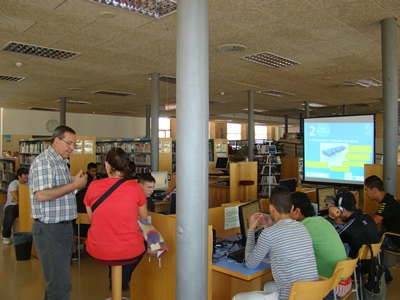 Participants de la primera sessió del taller de recerca de feina