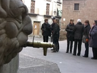 Imatge dels participants del projecte "Mapa de la memòria de Solsona" durant el seu recorregut