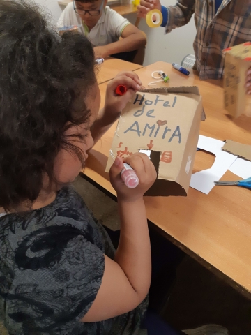 Taller d'iniciació a la robòtica educativa a la Fundació Akwaba Taller d'iniciació a la robòtica educativa a la Fundació Akwaba