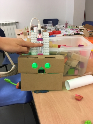 Taller de robòtica i electrònica amb joves del Servei d'Atenció Diürna de l'Alta Ribagorça