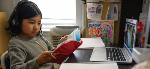 L'accés a Internet de manera fixa és un dret del qual no gaudeixen infants i joves de tot el món