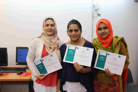 Participants del primer grup amb el seu diploma Participants del primer grup amb el seu diploma