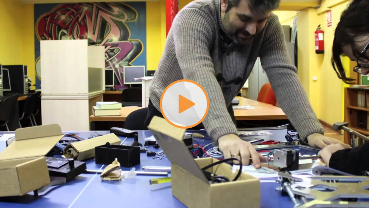 Embedded thumbnail for El Teb munta la seva impressora 3D en només un minut!
