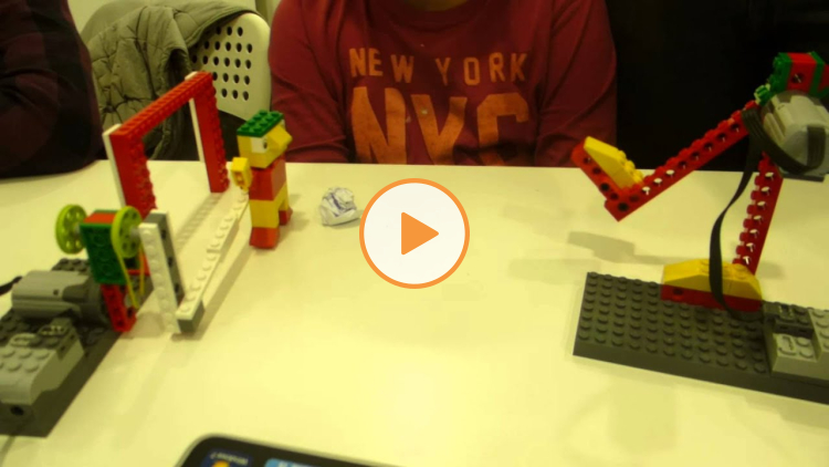 Embedded thumbnail for Futbol amb robots a l&#039;Espai Tecnològic del Raval 