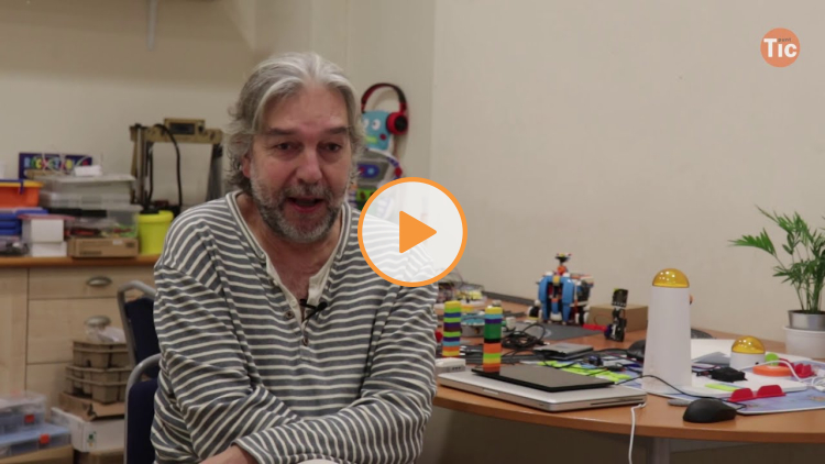 Embedded thumbnail for Un proyecto de automatización de riego con Micro:bit